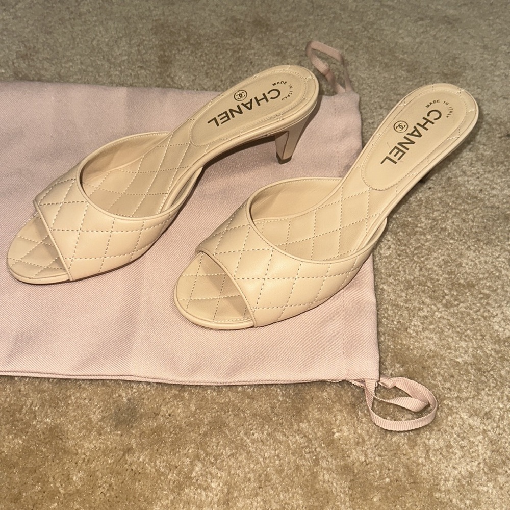 Classic quilted chanel heels nude gold logo cc - Picture 6 of 12